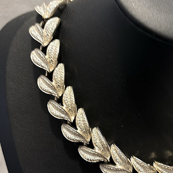 Vintage 1960’s Demi Parure Necklace and Earrings - Picture 9 of 12